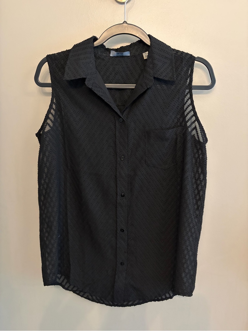 T Tahari black polka dot sleeveless collared button down top size M